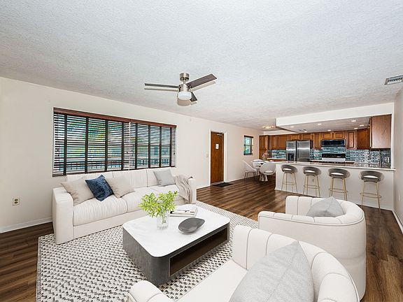 4th image of 4050 4th St N APT 306