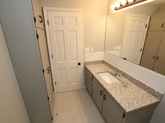 5th image of 705 E 1st St