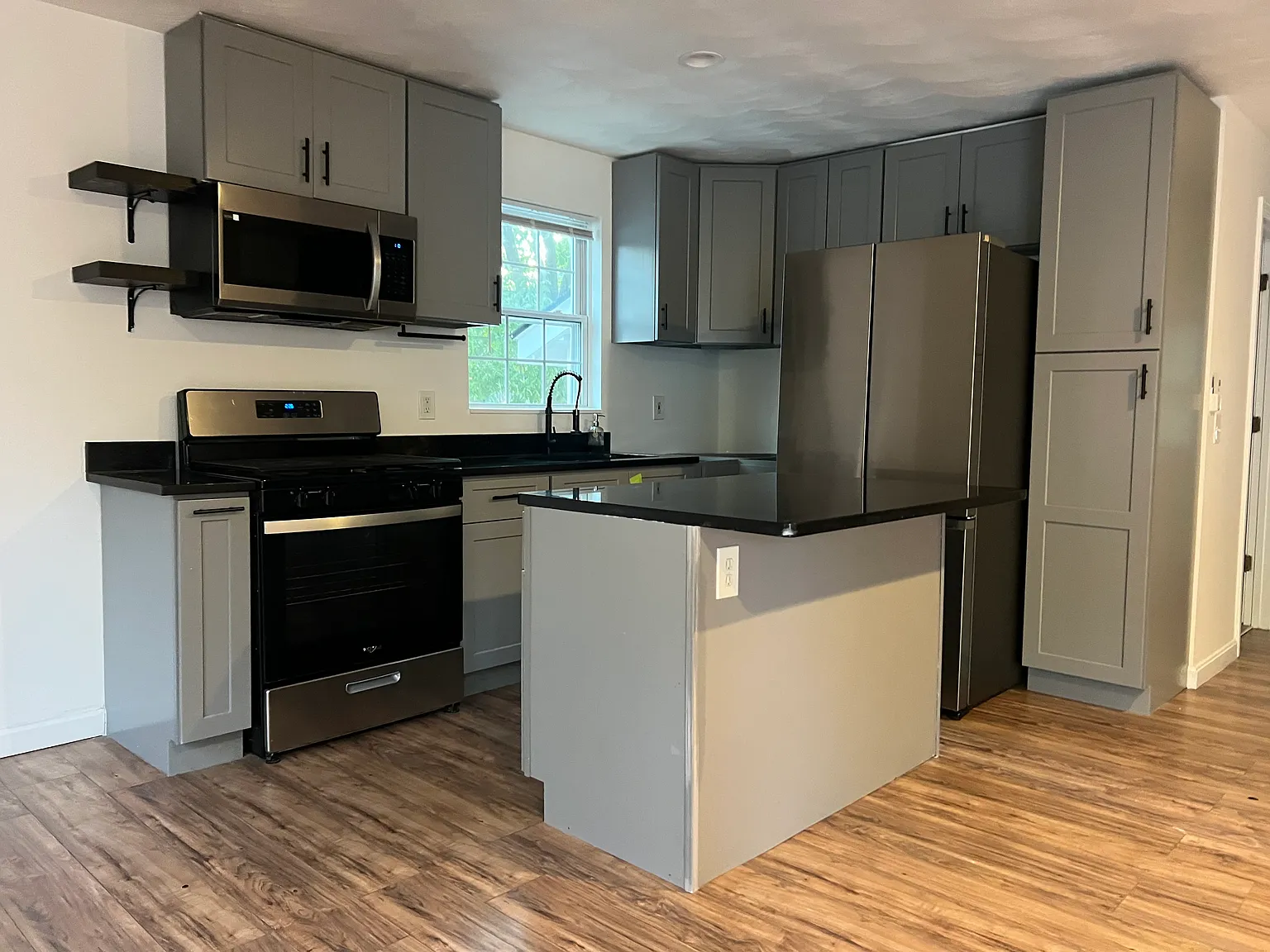 259 Carpenter St — Photo 1