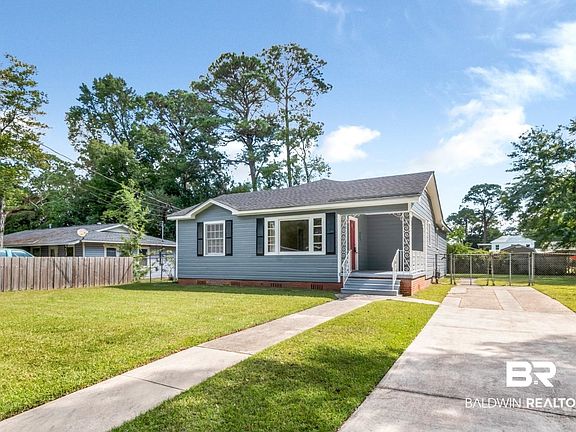4th image of 1477 Fairfield St
