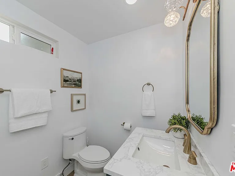1832 Burnell Dr — Photo 11
