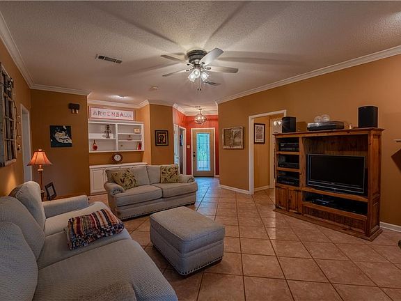5th image of 661 Goodacre St
