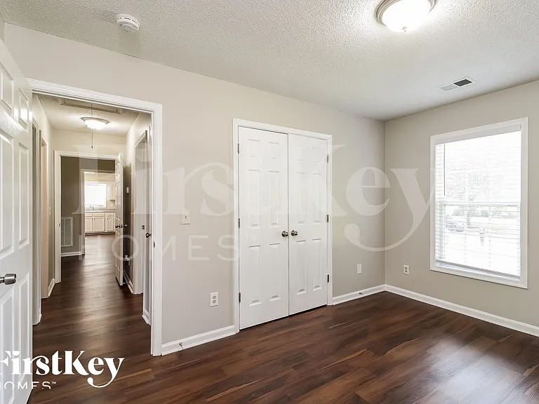 1712 Saint Charles Ln — Photo 11