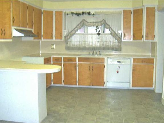 2nd image of 521 E Main St