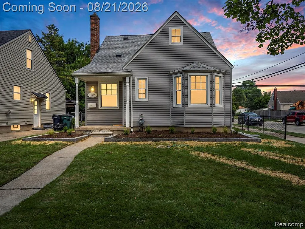 3 bed, 2.0 bath, 1812 sqft, $4,250 — Photo 1