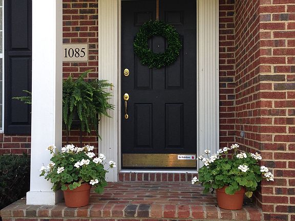 3rd image of 1085 Ashmead Dr