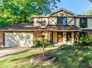 627 Garden Leaf Ct, Ballwin, MO 63011