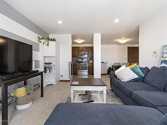 4th image of 2333 N Neva Ave Unit 402B