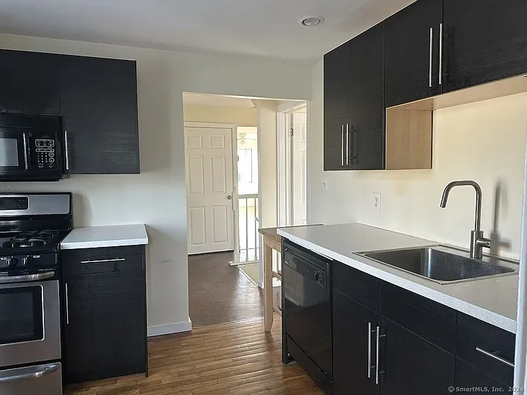 806 E Broadway #2 — Photo 3