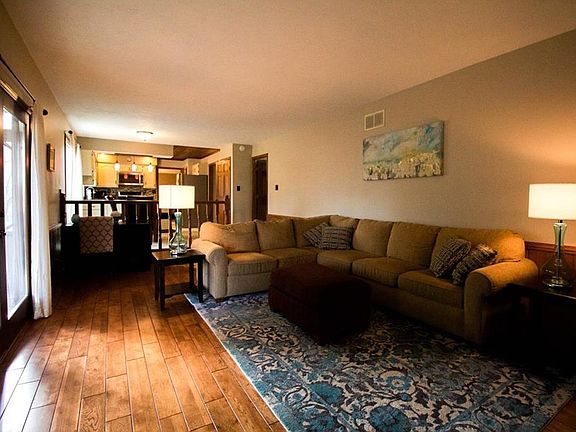 4th image of 241 Yorkshire Cir