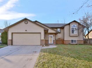9239 W Meadow Knoll Ct, Wichita, KS 67205