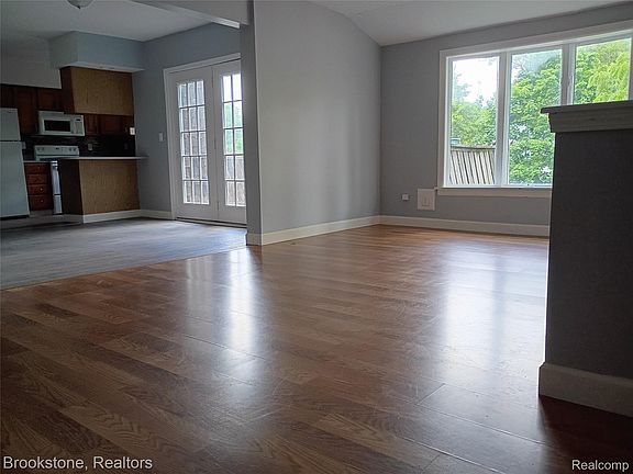 5th image of 510 Pleasant St APT 4