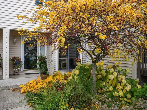 131 Autumn Ct #131, Buffalo Grove, IL 60089