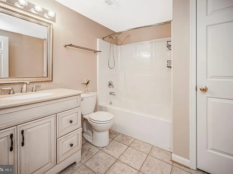 15385 Windsong Ln — Photo 41