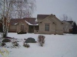 4135 Villager Dr, Orion, MI 48359