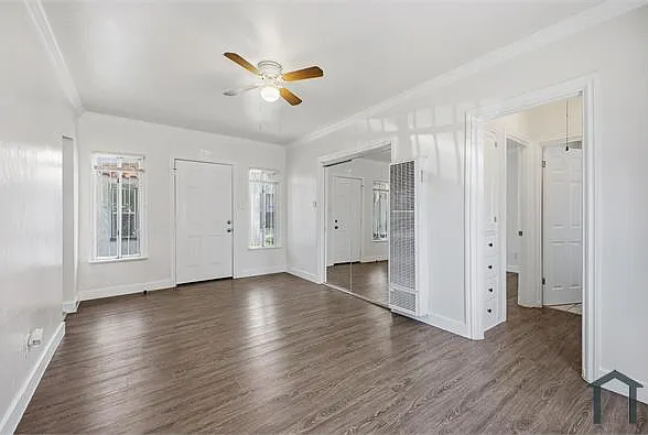 6526 1/2 S Victoria Ave — Photo 5