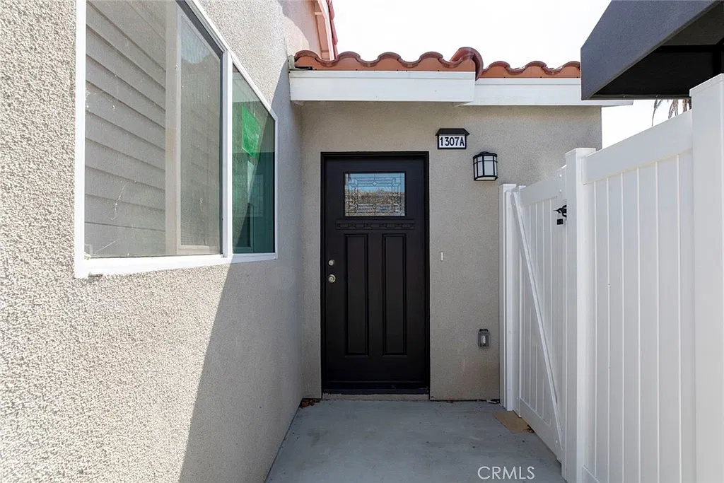 3 bed, 1000 sqft, $3,950 — Photo 2