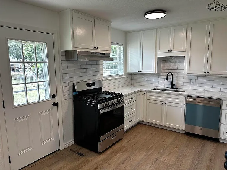 4658 Briarwood Dr — Photo 5