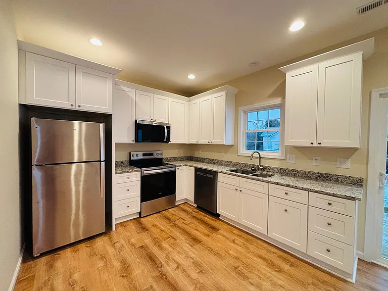 290 Perry St — Photo 6