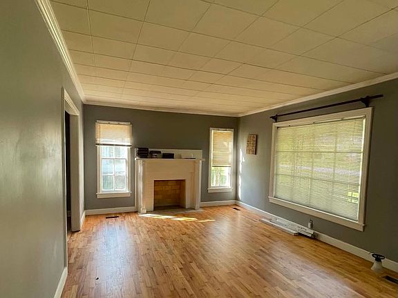 3rd image of 209 West Dr