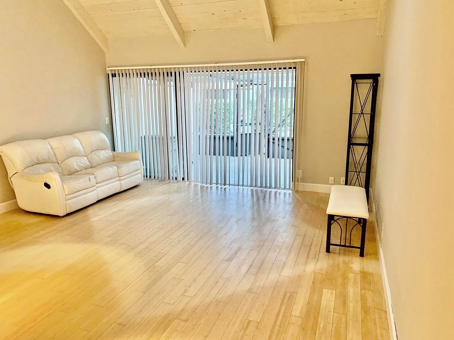 2 bed, 2.0 bath, 950 sqft, $1,900 — Photo 4