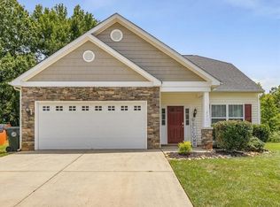 211 Goldfinch Ct, Mebane, NC 27302