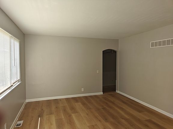 2nd image of 435 Wren Dr