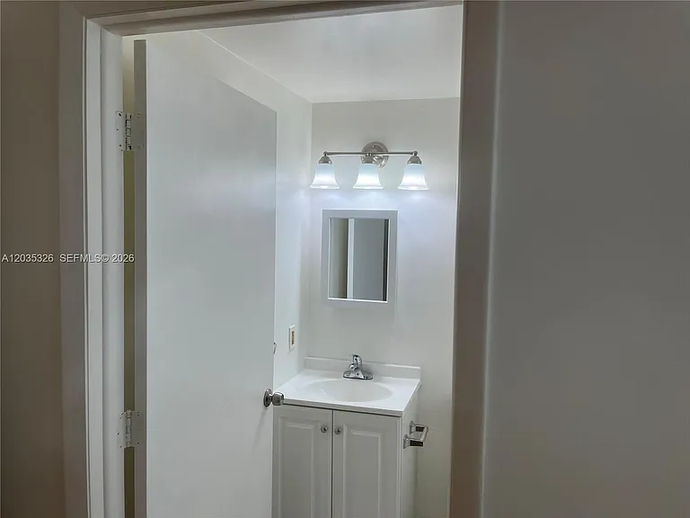 1550 Drexel Ave #203 — Photo 16