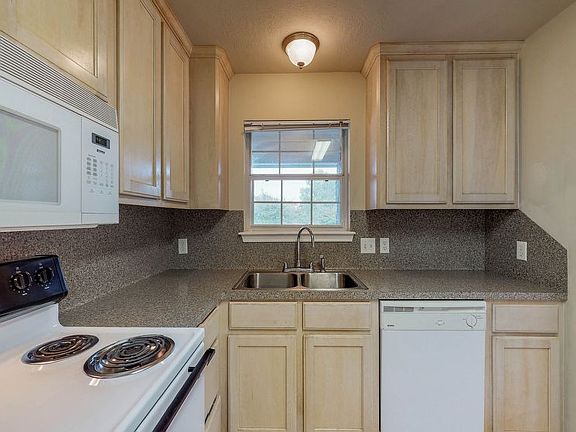 4th image of 1420 Western Oaks Ct #0