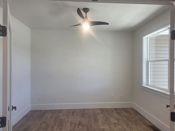 3rd image of 1015 Snowdrop Ct