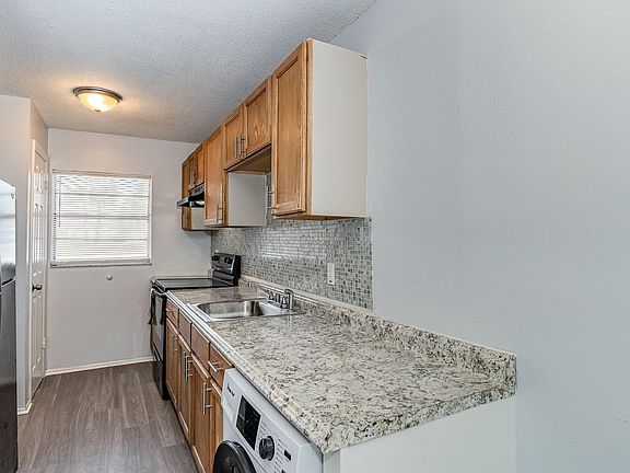 5th image of 1734 Avocado Ave APT 3