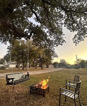 3rd image of 3201 Oak Ridge Dr