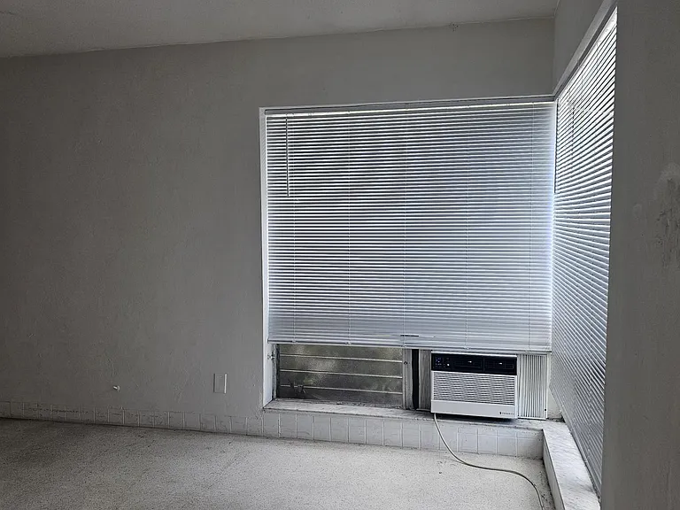 2734 NE 32nd St #1 — Photo 5