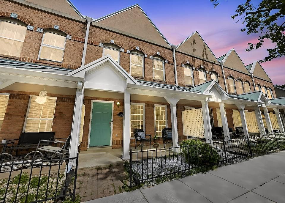 1st image of 616 Parkside Pl NE