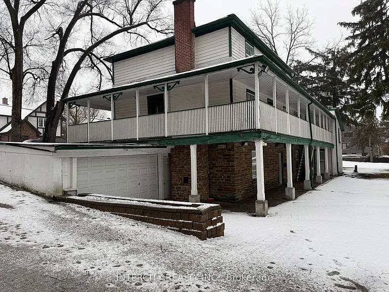 117 Clarence St #LOWER — Photo 3