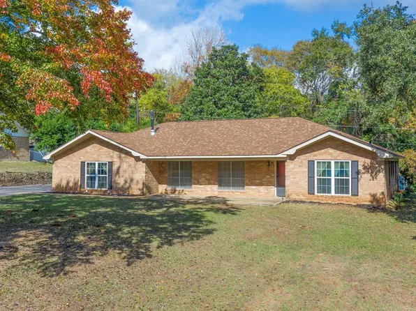 5 Meadowbrook Dr, Palestine, TX 75803