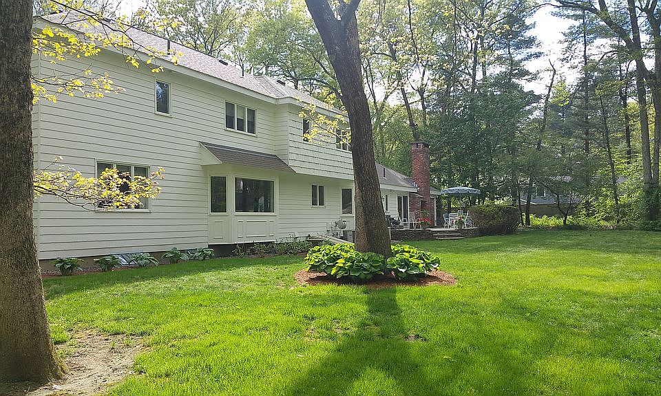 2nd image of 33 Deer Grass Ln