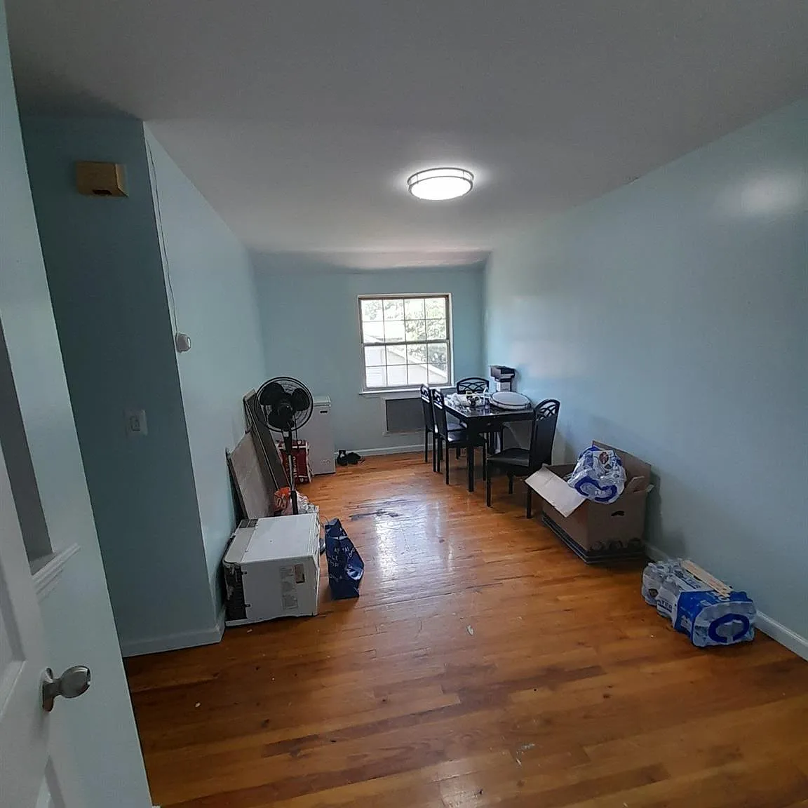 4 bed, 2.0 bath, 1400 sqft, $3,200 — Photo 1