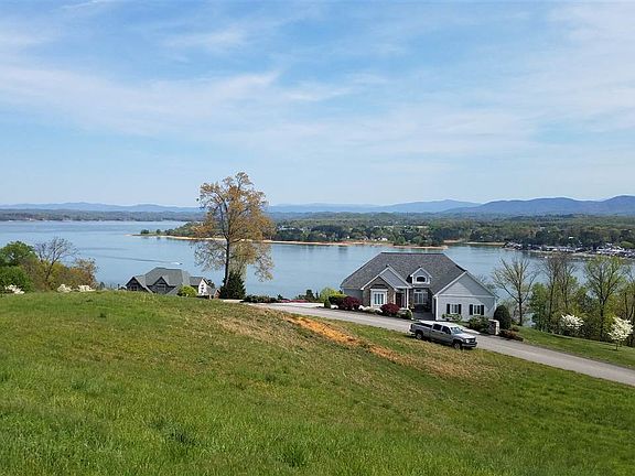 4th image of Waterwood Ct