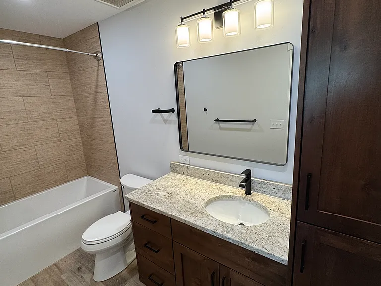 300 Dc Ln #300B — Photo 8