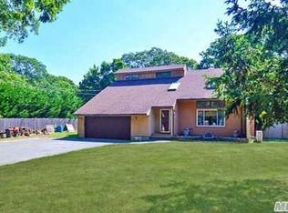 135 Belleview Ave, Center Moriches, NY 11934