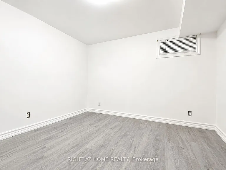 380 Lansdowne Ave #BASEMENT — Photo 9