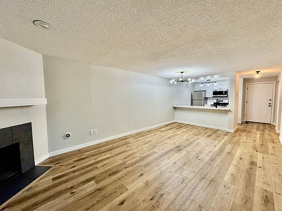 3rd image of 10501 8th Ave NE APT 428