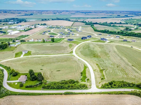 907 Harvest Hills Dr, Woodbine, IA 51579