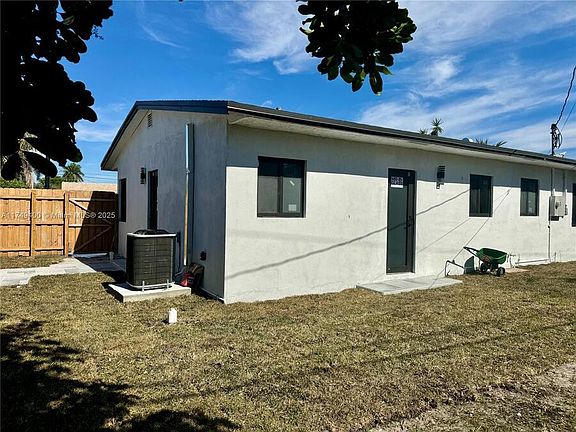 5th image of 1584 NE 31st St