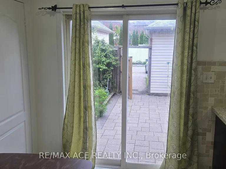 100 Staines Rd — Photo 14