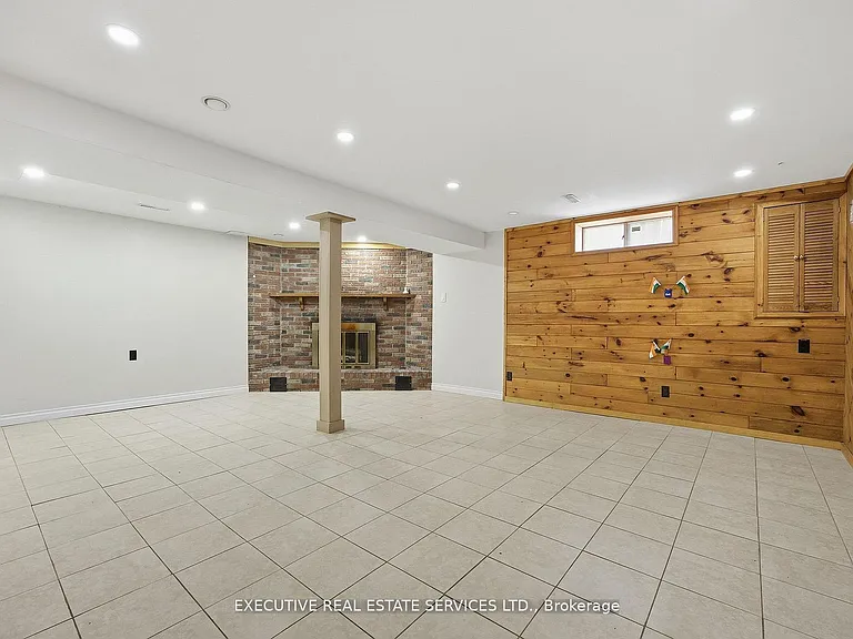 69 Lorraine Cres — Photo 32