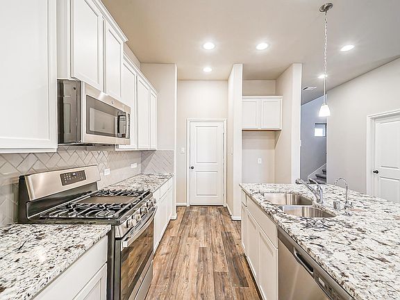 5th image of 2610 Bayrose Dr