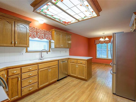 5th image of 3013 S Redwood Dr