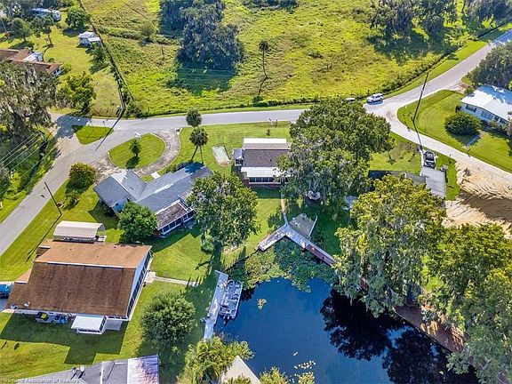 5th image of 305 Lakeshore Dr